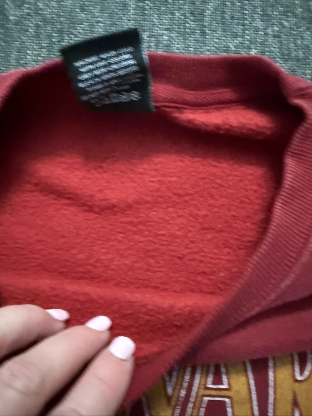 Hogwarts Maroon Crewneck graphic Sweatshirt size Large 42-44 - Picture 5 of 9
